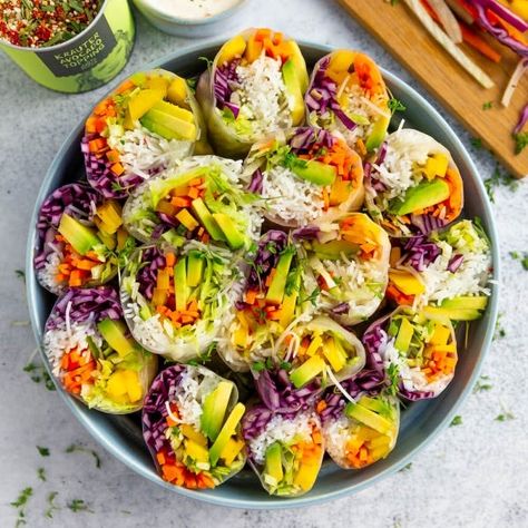 Summerrolls mit Avocado und Kräuterdip | Rezept | JUST SPICES ® Quick Easy Healthy Meals, Low Carb Pancakes, Just Spices, Carb Dinner, Lchf Diet, Summer Rolls, Gf Recipes, Low Carb Dinner, No Carb Diet