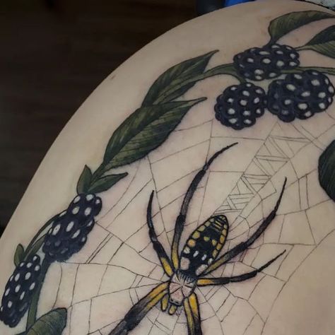 Whitney Caskey on Instagram: "Excited to finish up this yellow garden spider piece today! Thanks so much to Elise for being one of the ones to claim this from my last flash drop, I love how she turned out 🕷 🖤" Garden Spider Tattoo, Yellow Garden Spider, Best Tattoo Ever, Garden Spider, Autumn Tattoo, Garden Tattoos, Bug Tattoo, Insect Tattoo, Wicked Tattoos