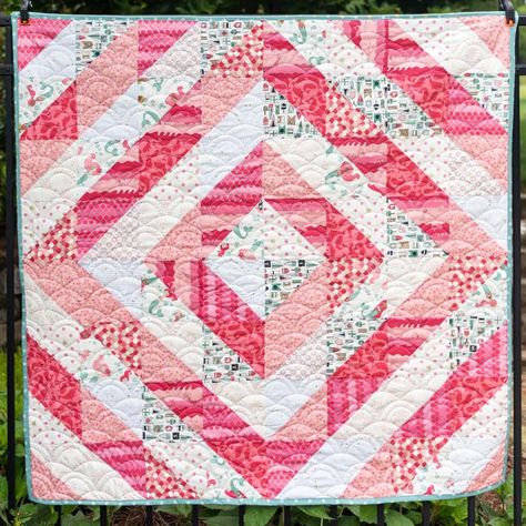 This half-square triangle baby quilt by Polka Dot Chair is so breathtaking! Though the pattern is simple, the playful layouts and vibrant colors bring so much life to any nursery decor! The finished quilt size is 48” x 48”. Half Square Triangle Quilts Pattern Free, Half Square Triangle Quilts Ideas, Quilt Layout Ideas, Triangle Quilt Blocks, Free Baby Quilt Patterns, Quilt Layouts, Half Square Triangle Quilts Pattern, Triangle Quilt Pattern, Triangle Quilts