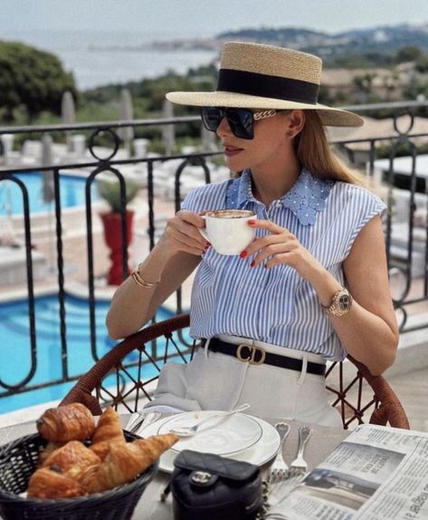 Minimalistic Outfits, Hat Aesthetic, Classy Summer Outfits, Holiday Outfits Women, Elegant Outfit Classy, Vacay Outfits, Elegant Hats, Effortlessly Chic Outfits, Paris Outfits