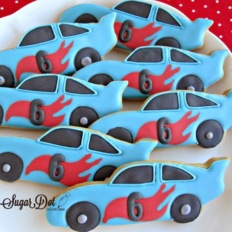 Sugar Cookies with Royal Icing - Race Cars These cookies were for a little boy turning 6. He... Bolo Hot Wheels, Auto Party, Hot Wheels Cake, Race Car Cakes, Hotwheels Birthday Party, Car Cookies, Cars Cake, Cutout Cookies, Hot Wheels Party