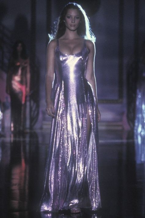 Versace Fall 1994, Archive Runway, Hamlet Costume, Model 90s, Versace 90s, Versace Runway, 90s Runway, 90s Runway Fashion, Versace Spring