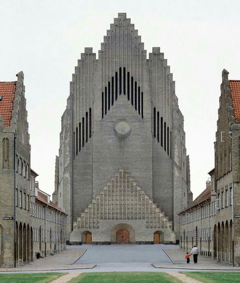 House of worship Gothic Church, Sacred Architecture, Religious Architecture, Brick Architecture, Architecture Magazines, Traditional Building, Brutalist Architecture, Church Architecture, Modern Architecture House