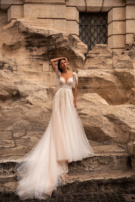 Once in Rome: Wedding dress 307 WENDY Wedding Gown With Short Sleeves, Boho Wedding Decor Ideas, Grecian Style Wedding Dress, Gown With Short Sleeves, Romantic Wedding Dress Lace, Rome Wedding, Boho Wedding Decor, Wedding Dress Prices, Tulle Wedding Gown