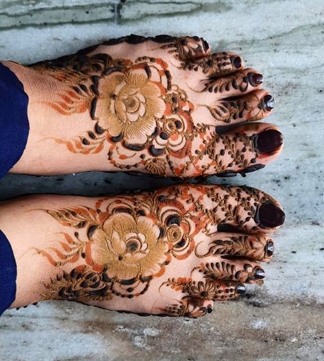 Simple Foot Mehndi Designs, Legs Henna, Leg Mehendi Design, Khafif Mehndi Design, Leg Mehndi, Foot Henna, Legs Mehndi Design, Mehndi Designs Bridal Hands, Simple Mehndi Designs Fingers