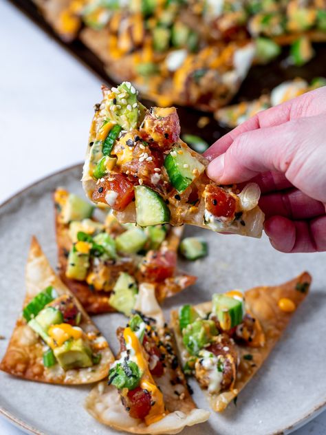 Sushi Nachos (a sushi roll on a crispy wonton!) Tuna Nachos Wontons, Sushi Appetizers Ideas, Sushi Nachos, Sushi Photoshoot, Wonton Nachos, Tuna Nachos, Lunch Sushi, High Protein Dishes, Sushi Lunch