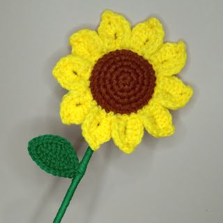 Crochet Sunflower Crochet Sunflower Applique, Crochet Sunflower Pattern Free, Autumn Leaf Garland, Easy Crochet Pumpkin, Crochet Black Cat, Ghost Amigurumi, Crochet Blanket Stitch, Very Easy Crochet, Pumpkin Ornaments