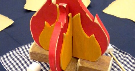 Cub Scout Crafts, Eagle Scout Ceremony, Banquet Centerpieces, Cub Scout Activities, Gold Centerpieces, Scout Activities, Scouts Crafts, Scout Camping, Curious Kids