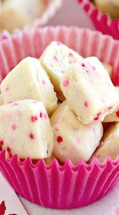 Cupid Bites - miniature shortbread cookies dotted with festive sprinkles. Bag it up and tuck into a sweet mug for a Valentine's Day gift! Valentine Cookies Decorated, Valentines Snacks, Valentines Baking, Valentine Desserts, Valentines Day Desserts, Valentines Day Food, Valentines Day Cookies, My Funny Valentine, Valentine Cookies