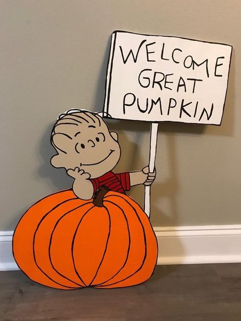 Welcome Great Pumpkin / Linus / Charlie Brown/ Peanuts / Snoopy / Fall Yard Art / Halloween Decorations Fall Yard Art, Welcome Great Pumpkin, Linus Charlie Brown, Snoopy Fall, Fall Yard, Halloween School Treats, Great Pumpkin Charlie Brown, Charlie Brown Halloween, Peanuts Halloween