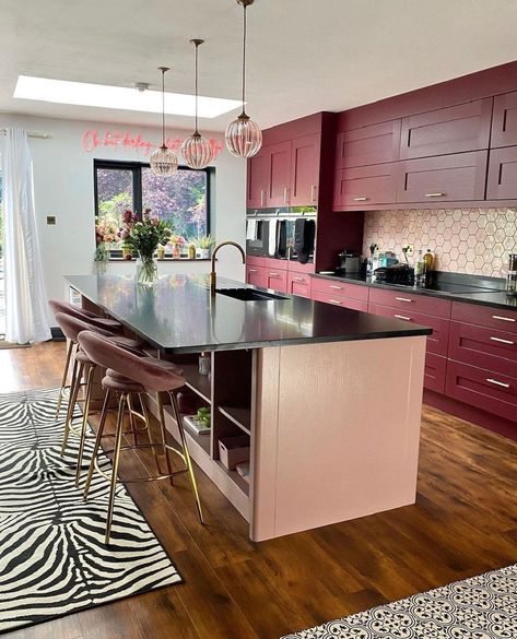 Kitchen Cabinet Colours, Burgundy Kitchen, Cabinet Colours, Kitchen Cabinet Color Ideas, Jade Design, Purple Kitchen, Best Kitchen Cabinets, Shaker Style Kitchens, New Kitchen Designs