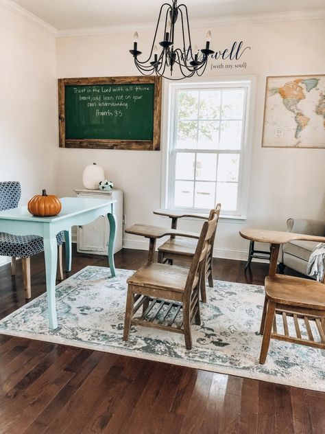 Homeschool Room With Desks, Room Ideas Parents, One Room Schoolhouse Homeschool, One Room Schoolhouse Ideas, Vintage Homeschool Room, Office Area Decor, Farmhouse Homeschool Room, Homeschool Shed, School Room Homeschool