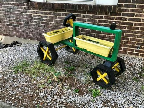 Tractor Garden Decor, Tractor Yard Decor, Toy Truck Planter, Tractor Planter, Wooden Wheelbarrow Planter, Tractor Planter Wooden, Pallet Planter Diy, Yard Tractors, Garden Patch