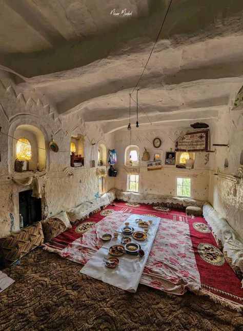 Traditional Arabic House, Arab Interior, Afghan House, Arabic House, Pakistan Home, Afghanistan Culture, Food Texture, Cottage Aesthetic, Bday Party Theme