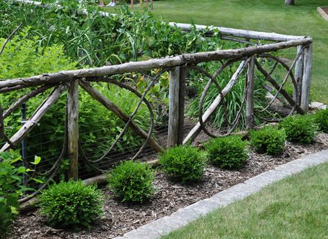 Garden Fence Decoration, Small Garden Fence, Fancy Fence, Decorative Garden Fence, Fenced Vegetable Garden, Garden Layout Vegetable, Types Of Fences, Three Dogs, Fence Decor