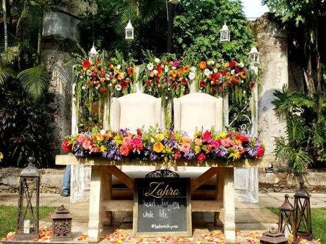 Bride And Groom Table Mexican, Mexican Inspired Wedding, Grooms Table, Mexican Quinceanera, Mexican Themed Weddings, Hacienda Wedding, Church Flower Arrangements, Spanish Wedding, Parents Wedding