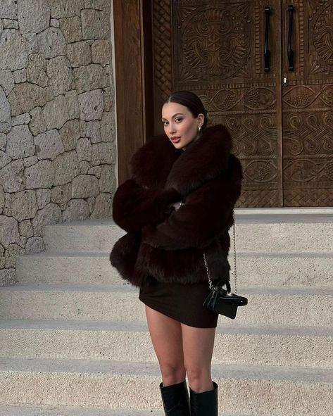 Black Fur Coat Outfit, Fur Outfit, Fur Coat Outfit, Black Fur Coat, Luxury Lifestyle Fashion, Winter Fashion Coats, Iconic Dresses, Paris Outfits, Red Coat