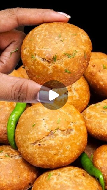 Club Kachori Recipe, Instant Snacks Recipes Indian, Pyaz Kachori, Kachori Recipe, Carom Seeds, Kasuri Methi, Indian Breads, Wheat Recipes, Red Chilli Powder