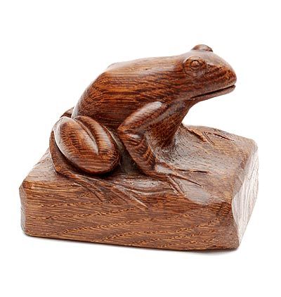 Botterweg Auctions Amsterdam > Wood sculpture of a seated frog, designer unknown, executed for Zoo Artis, Amsterdam / the Netherlands Frog Carving, Wooden Frog, Wood Frog, Frog Sculpture, Tiki Statues, Dremel Carving, Intarsia Patterns, Wooden Toys Plans, Chip Carving