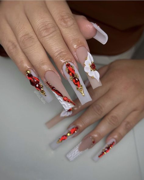 Medium Red Acrylic Nails, Red White And Gold Nails, Red And Gold Xv Nails, Red Nail Inspo Acrylic Quince, Red And Gold Long Nails, Quince Nails Red And Gold Long, Red And Gold Quince Nails, Betty Boop Nails, Burgundy Acrylic Nails