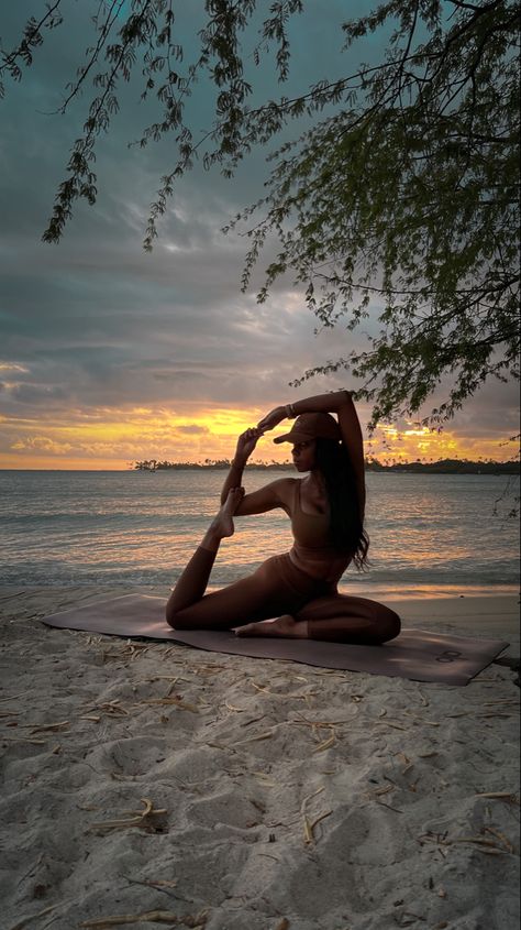 Yoga pose on the beach at sunset. Backbend Aesthetic, Mermaid Pose Yoga, King Pigeon Pose, Hip Opener, King Pigeon, Mermaid Pose, Yoga Aesthetic, Pigeon Pose, Beach Yoga