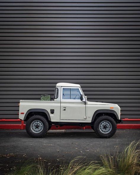 Land Rover Pick Up, Defender Car, Aesthetic Cars, Land Rover Series 3, Swipe File, Land Rover Defender 90, Motionless In White, Defender 90, Land Rover Series