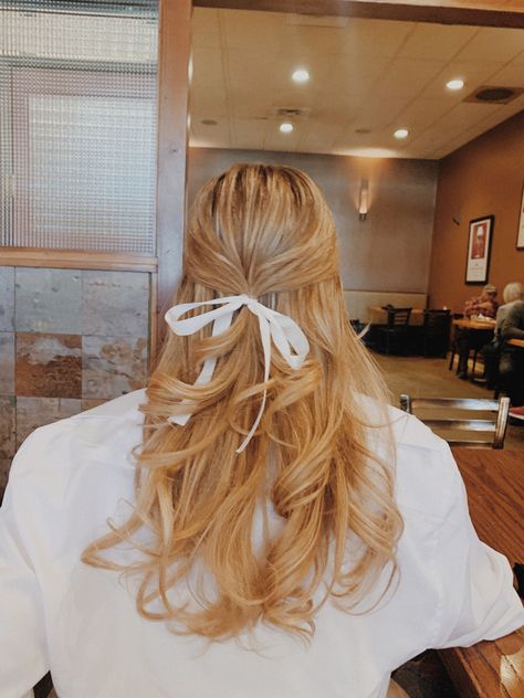 Bridesmaid Ribbon Hair, Easter Hairstyle, Curled Hair With Ribbon, Cute Hair Styles With Ribbon, Bridesmaid Hair With Ribbon, Half Up Hair With Ribbon, Half Up Half Down Curled Hair With Ribbon, Half Up Half Down Wedding Hair Ribbon, Half Up Half Down Hair With Ribbon