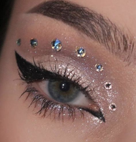 21st Birthday Makeup Ideas, Makeup For New Years, New Year Makeup Ideas, Primer Revlon, New Years Makeup Ideas, Makeup New Year, New Year Makeup, New Years Makeup, Nye Glam