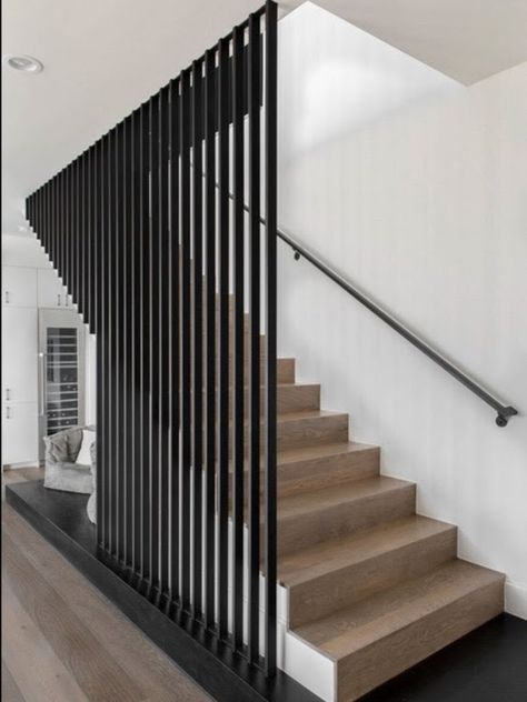 درابزين السلم, درج السلم, Modern Stair Railing, Staircase Design Modern, Staircase Railing Design, Stairs Design Interior, Stair Railing Design, Stairway Design, Stairs Design Modern