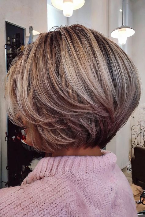 38 Stylish Ways to Wear a Stacked Bob with Layers Stacked Bob With Layers, Short Bob With Layers, Long Graduated Bob, Bob Haircuts With Layers, Bob With Layers, Stacked Haircut, Stacked Bob Haircuts, Short Stacked Bob Haircuts, Haircuts With Layers