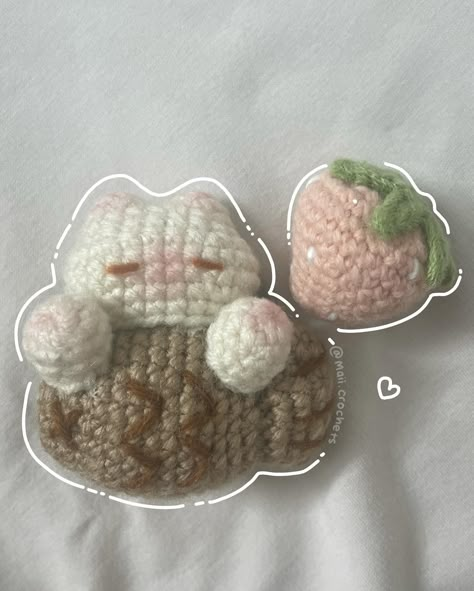 🤍🐈/ᐠ > ˕ <マCat yaki. ݁₊ ⊹ . ݁˖ . ݁ pattern is saur saur cute ᯓ ᡣ𐭩 pattern by: @cozyloafcat ˚₊· ͟͟͞➳❥ #crochet #crochetlove #crochetersofinstagram #crocheter #crochetcat #crochetinspiration #crocheting #crochetplushie #crochetamigurumi #amigurumi #amigurumis #plushies #loafycat #cat #animals #catplushie Crochet Core Aesthetic, Banana Cat, Easy Crochet Animals, Soft Pink Theme, Beginner Crochet Tutorial, Kawaii Crochet, Cute Clay, Fun Crochet, Fun Crochet Projects