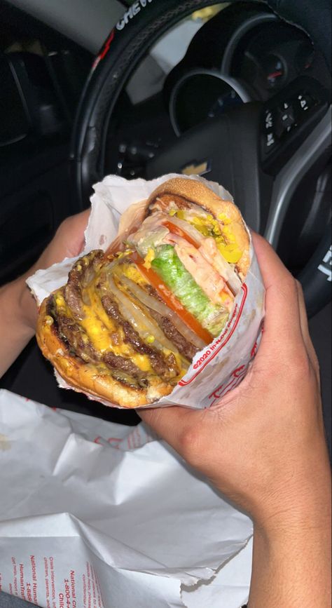 #innout #burger #california #food Fast Food Astethic, Innout Burger, California Burger, In And Out Burger, Moody Gardens, American Fast Food, In N Out Burger, California Food, Usa Food