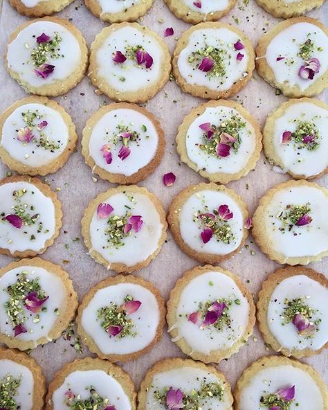 Edible Flower Biscuits, Flower Shortbread Cookies, Cardamom Shortbread, Rose Muffins, Pistachio Shortbread Cookies, New Zealand Cuisine, Wedding Biscuits, Rose Pistachio, Pistachio Shortbread