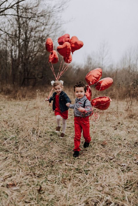 Valentine Photo Shoot Siblings, Valentine Minis Outdoor, Outdoors Valentines Photoshoot, Valentine’s Day Photoshoot Kids Outdoors, Valentines Photoshoot Family, Diy Valentine Pictures Kids, Valentine Mini Photo Session Ideas, Sibling Valentines Photos Mini Sessions, Toddler Valentine Photo Shoot