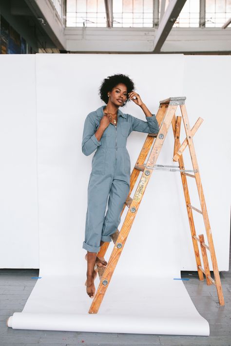 Ladder Poses Photo Shoot, Ladder Photoshoot Photo Ideas, Artist Studio Photoshoot, Ladder Poses, Fashion Photoshoot Studio Ideas, Ladder Photoshoot, Ladder Photography, Flower Ladder, Fashion Photoshoot Studio