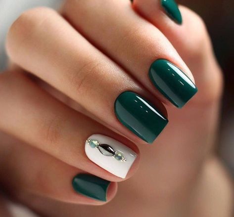 Green Short Square Nails, Short Square Nails, Green Nail, Square Nails, Emerald Green, Emerald, Manicure, Nail Polish, Square