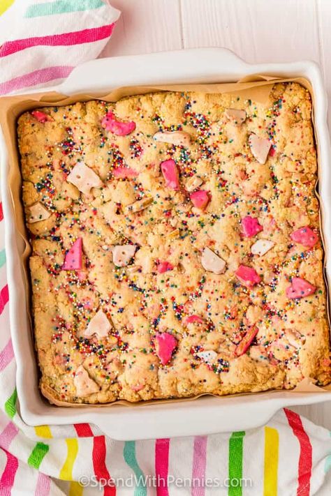 A circus animal blondies recipe is a fun new dessert recipe to try out. With animal cookies and sprinkles, it's a bar, a cookie, and a brownie all in one! #spendwithpennies #blondiesrecipe #circusanimalblondies #dessert #recipe #easy #blondebrownies #oldfashioned #cookie #easy #bar #best Frosted Animal Cookie Recipes, How To Make Blondies, Animal Cookies Recipe, Circus Animal Cookies, Frosted Animal Crackers, Easy Bar, Circus Animal Cookie, Cookie Dough Brownies, Magic Cookie Bars