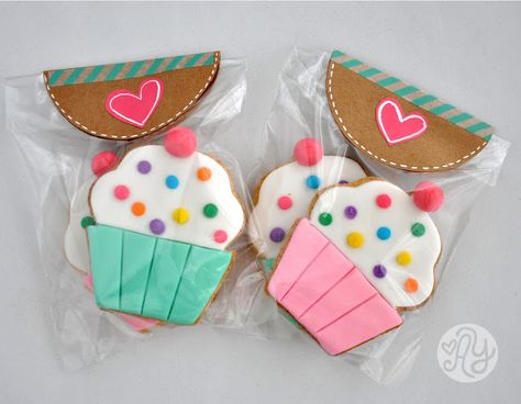 Cookies Decoradas, Iced Biscuits, Sugar Cookie Designs, Fondant Cookies, Cookie Packaging, Fancy Cookies, Creative Cookies, Cookie Inspiration, Valentine Cookies