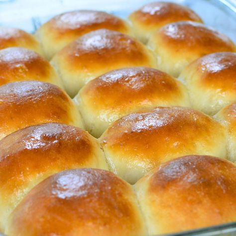 1 Hour Soft & Fluffy Dinner Rolls 1 Hour Rolls Recipe, Dinner Roll Sandwiches, Christmas Dinner Rolls, Dinner Roll Recipes, One Hour Dinner Rolls, Banana Bread Recipe Video, 2024 Holidays, Soft Dinner Rolls, Soft Rolls