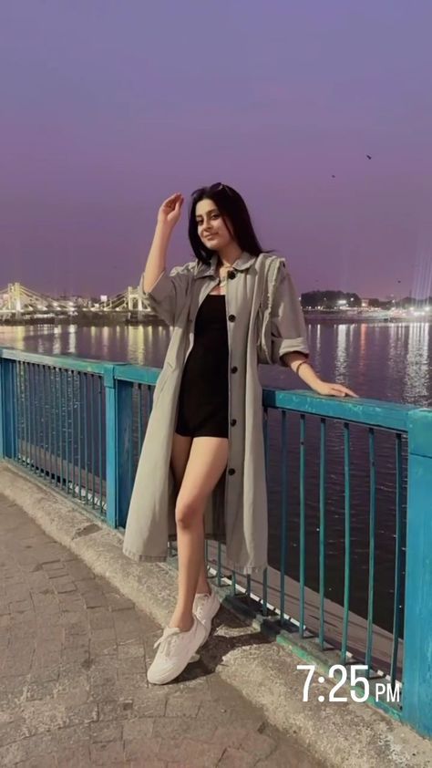 Isha Malviya, Trendy Photography, Beautiful Black Dresses, Jeans Outfit Women, Picture Jokes, Best Friends Funny, Ideas For Instagram, Quick Outfits, Easy Trendy Outfits