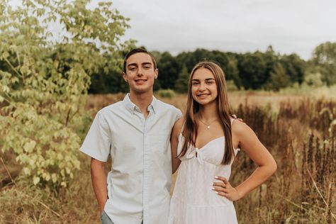 Teenage Brother And Sister Photo Ideas, Brother And Sister Poses Photography, Sibling Pictures Older, Teenage Sibling Photoshoot, Brother And Sister Photo Ideas Older, Older Sibling Pictures, Sibling Photoshoot Ideas Older, Brother And Sister Photo Ideas, Sister Photo Ideas