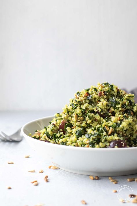 This superfood salad is a copycat of BrickTops' popular Kale & Quinoa salad. Packed with grapes, sunflower seeds, and a tangy apple cider vinaigrette, this healthy salad is perfect for meal prep! Baked Kale And Quinoa Salad, Kale Chickpea Quinoa Salad, Crunchy Kale And Quinoa Winter Salad, Kale Apple Quinoa Salad, Kale Pomegranate Quinoa Salad, Quinoa Kale, Kale Quinoa Salad, Salad Meal Prep, Superfood Salad