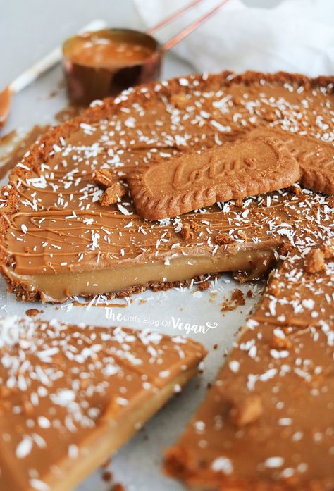 Quick & easy No-bake Biscoff tart recipe | The Little Blog Of Vegan Biscoff Tart, Biscoff Recipes, Biscoff Cheesecake, Recipe Pasta, Vegan Cakes, Quick Easy Desserts, Mini Tart, Tart Recipe, Desserts Easy