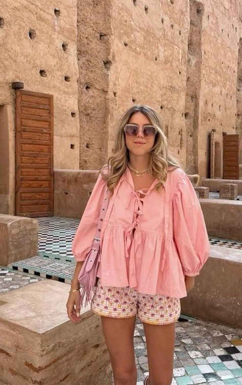 Spring Outfits Beach, Cute Everyday Outfits Pink, Apricot Outfit Ideas, Boho Shirt Outfit, Christian Concert Outfit Spring, Spring 2024 Outfit, Summer Greece Outfit, Spain Spring Outfits, Casual Put Together Outfits