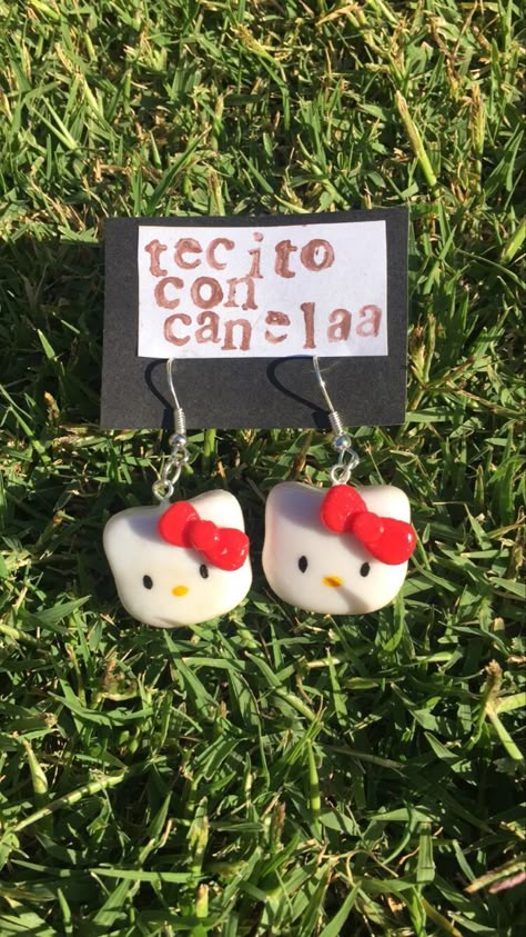 Hello Kitty Earrings, Polymer Clay Gifts, Cute Polymer Clay, Polymer Clay Miniatures, Clay Jewelry Diy, Cute Clay, Clay Miniatures, Clay Art Projects, Diy Clay Crafts