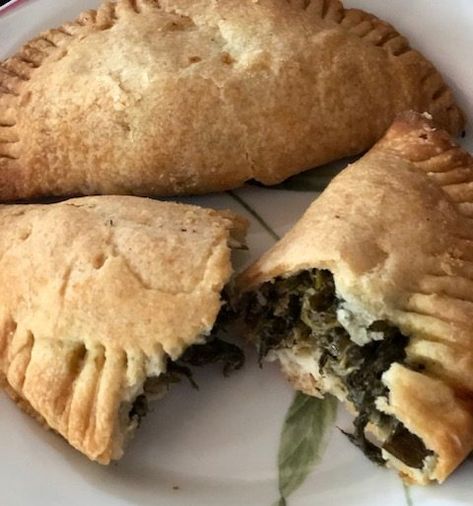 Spinach and Feta Pies Artichoke Pie Recipe, Spinach Feta Pie, Feta Pie, Spanakopita Recipe, Local Bakery, Spinach Pie, Artichoke Recipes, Cheese Pies, Shortcrust Pastry