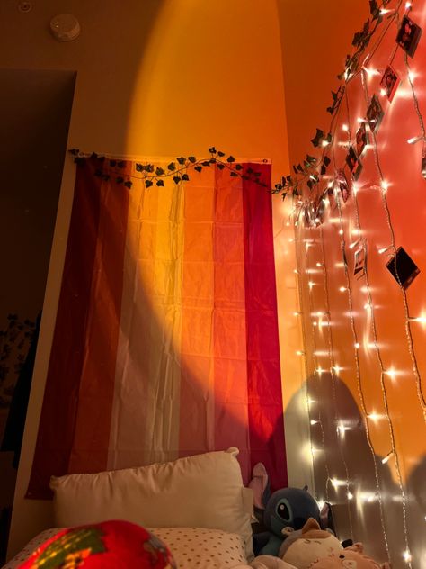 Lesbian Room Ideas, Lesbian Bedroom Ideas, Cass Core, Lesbian Bedroom, Lesbian Room, Gay Room, I Love My Partner, Love My Partner, Cosy Decor