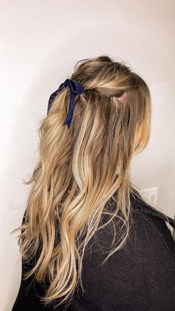 Megan Schram | Midsize Style on Instagram: "Day 2 💙 Easy bow hairstyles for the holidays ✨ Save as inspo for this holiday season 🎀 Holiday hairstyles • easy Christmas hairstyles • easy bow hairstyle • hairstyle idea #holidayhairstyle #bowhairstyle #hairstyletutorial #easyhairstyle #easyupdo" Hairstyles For The Holidays, Easy Christmas Hairstyles, Holiday Hairstyles Easy, Bow Hairstyles, Easy Bow, Hairstyle Hairstyle, Hairstyle Idea, Midsize Style, Bow Hairstyle