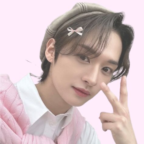 Soft Lee Know Icons, Leeknow Pink Icon, Lee Know Aesthetic Pfp, Pink Lee Know Icons, Coquette Lee Know, Pink Skz Icon, Straykids Pink Aesthetic, Kpop Pfp Skz, Lee Know Pink Wallpaper