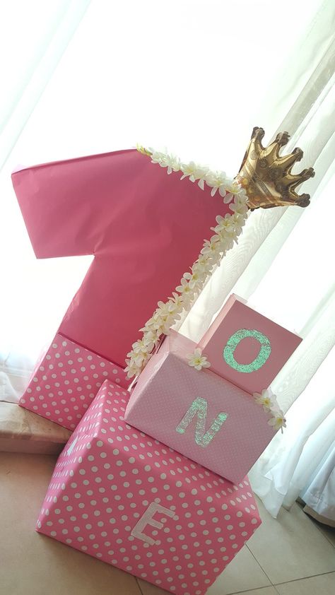 #1 year baby girl party #DIY #1 year number #present box #Decoration #baby shower 1st Birthday Present Ideas, 1 Year Baby Gifts, Diy Girl Gifts, 1st Birthday Presents, 1 Year Baby, Princess Theme Birthday, Princess Theme Birthday Party, Birthday Presents For Girls, Present Box